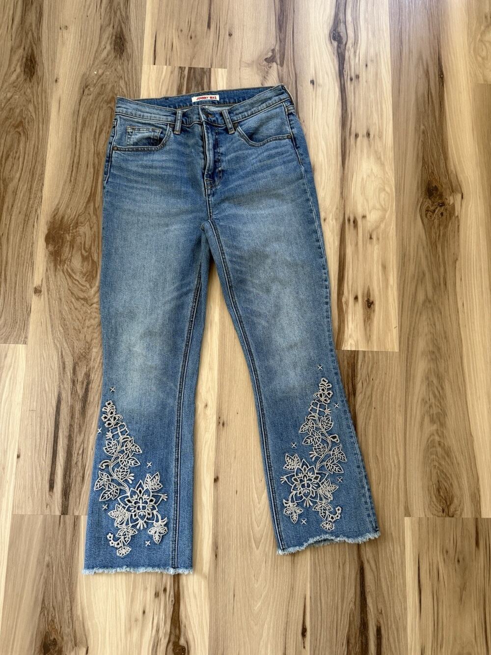 Johnny Was CROPPED BABY BOOT Jeans EYELET FLORAL EMBROIDERED Boho Womens 26